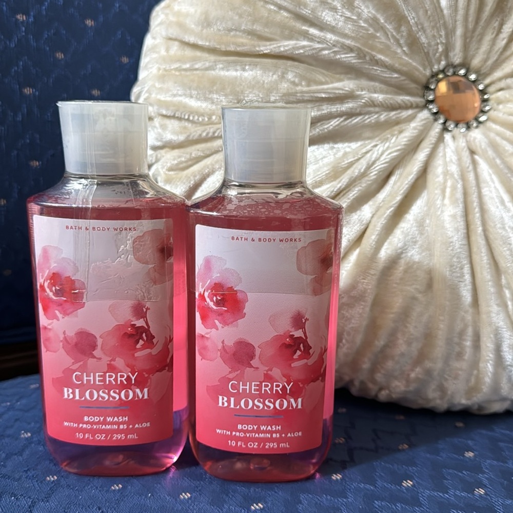 BATH & BODY WORKS SET. . . CHERRY BLOSSOM SCENT - Picture 2 of 6
